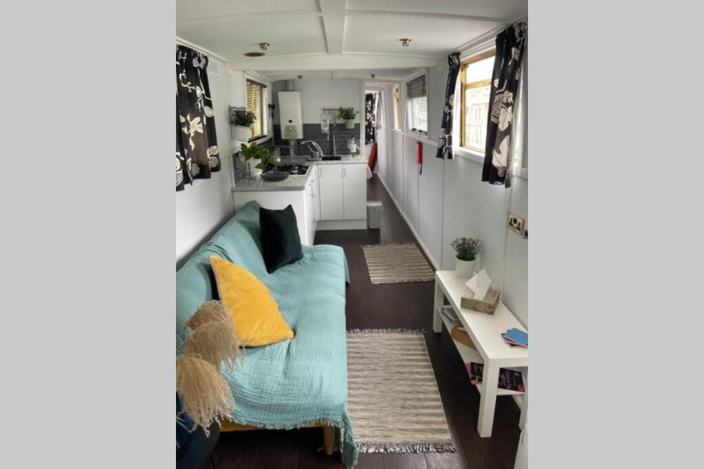 Narrowboat Moored In * Londra